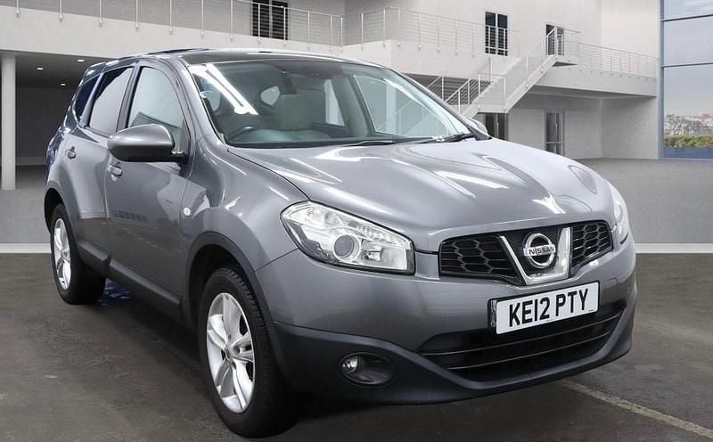 Grey Used 2012 Nissan Qashqai +2 Acenta SUV | £3,495 (A bit pricey) - Image 1/4
