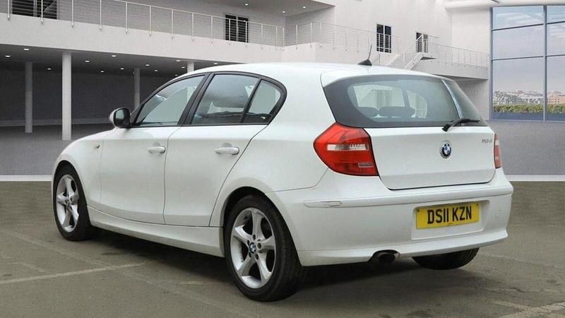 Used BMW 116 Sport Line 2011 White Hatchback