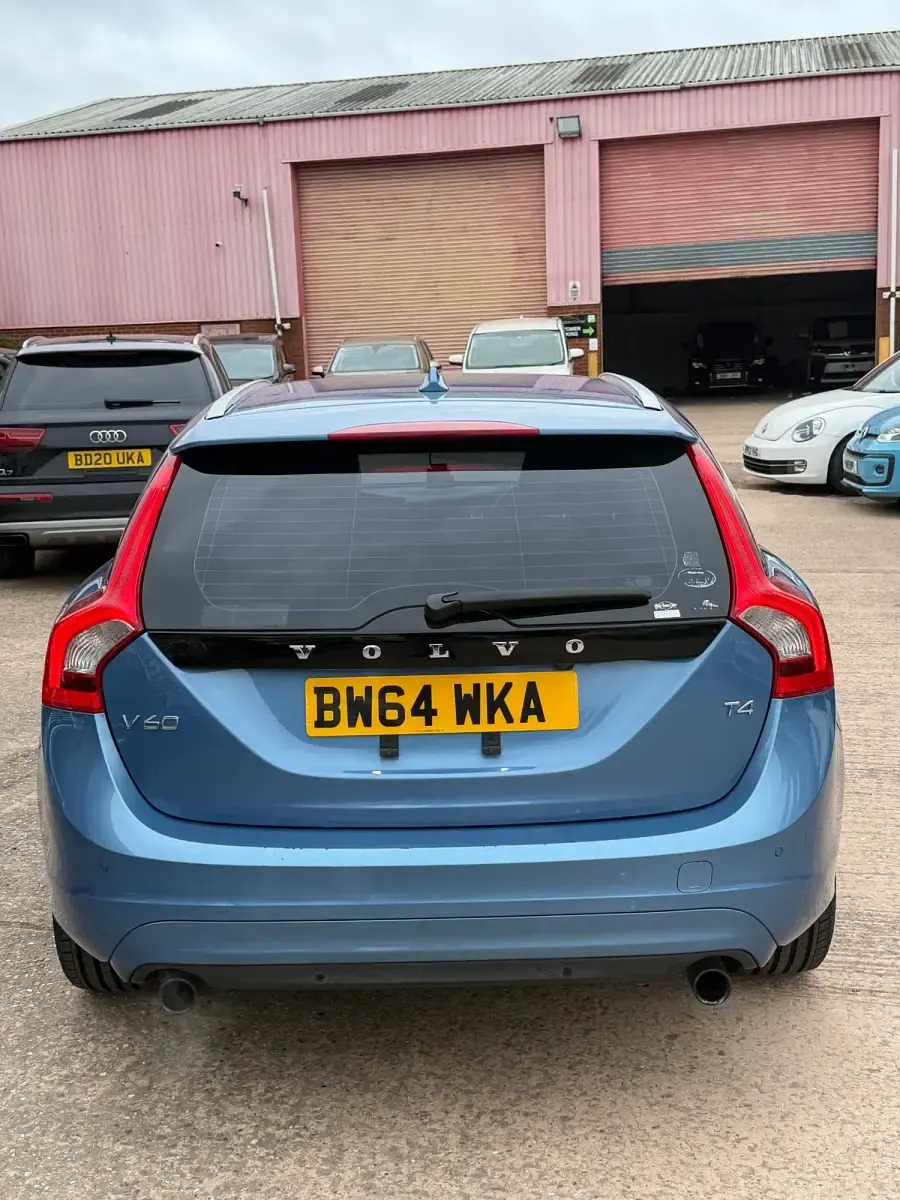 Usado Volvo V60 150 HP (110 kW) 2014 Azul Carrinha