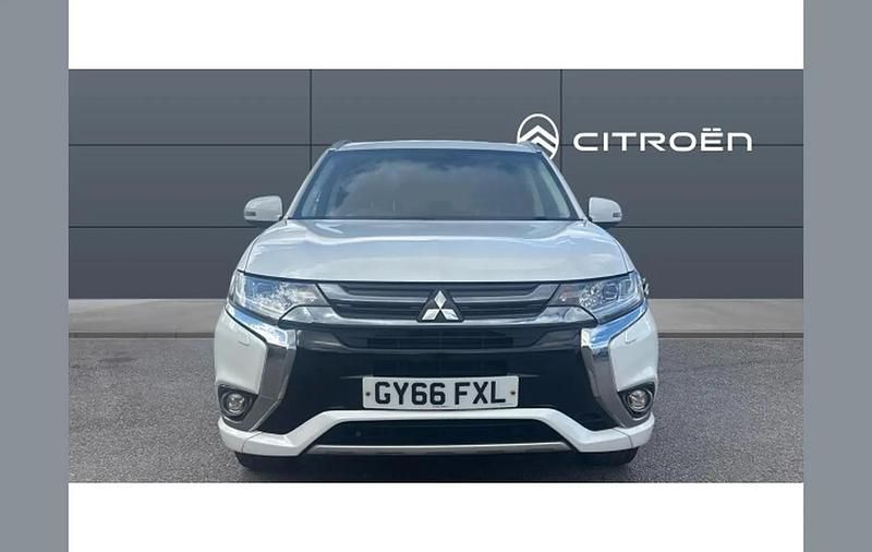 Used Mitsubishi Outlander P-HEV 199 HP (146 kW) 2016 White SUV