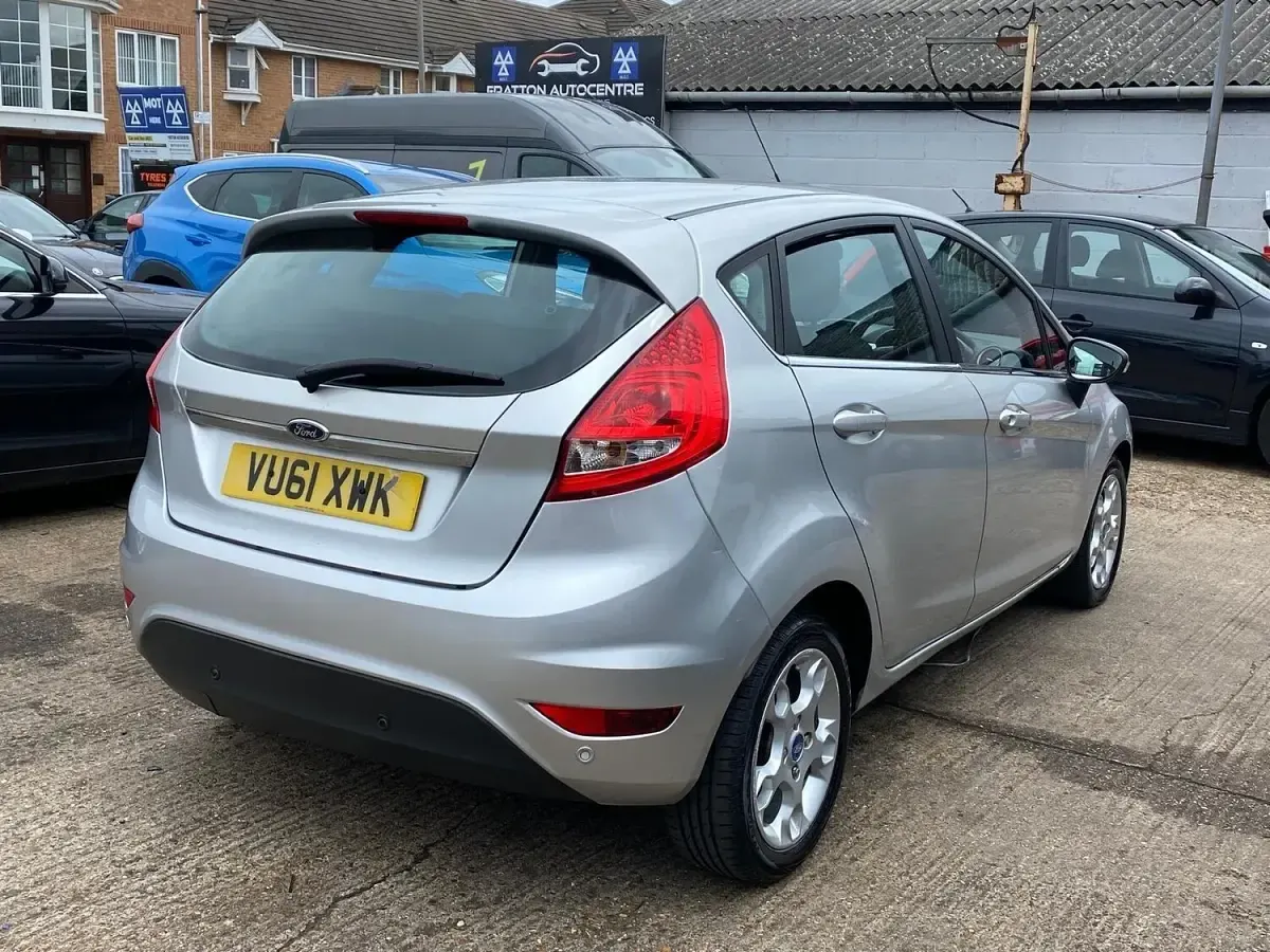 Used Ford Fiesta Zetec 96 HP (70 kW) 2011 Silver Hatchback