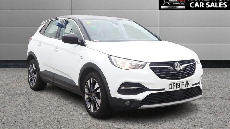 Used Vauxhall Grandland X Sport 130 HP (95 kW) 2019 White SUV