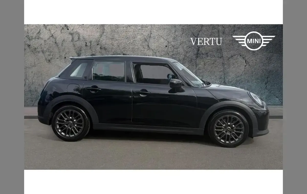 Used Mini Cooper Classic 204 HP (150 kW) 2024 Black Hatchback