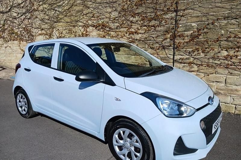 Used Hyundai i10 66 HP (48 kW) 2018 Grey Hatchback