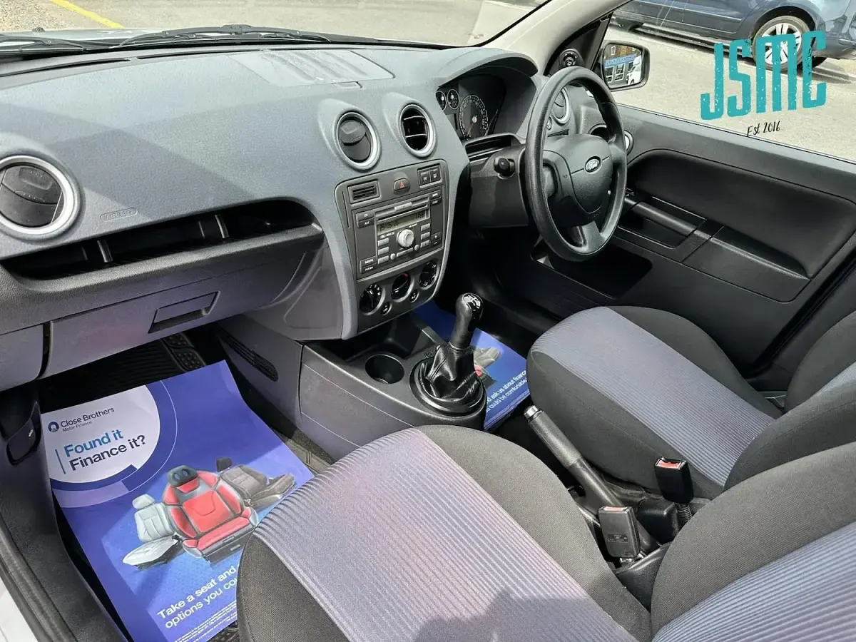 Used Ford Fusion Style 79 HP (58 kW) 2009 Silver Hatchback