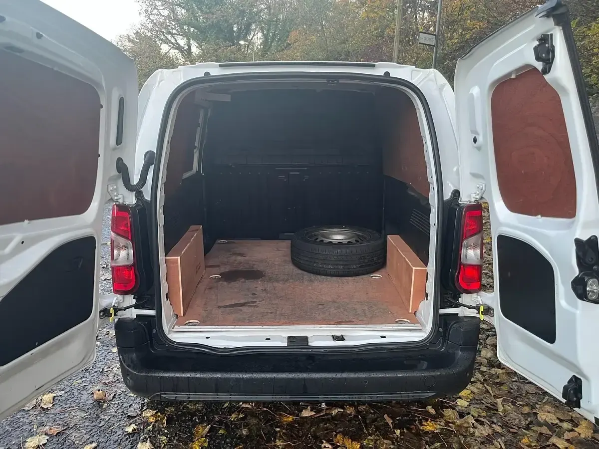 Used Vauxhall Combo S 130 HP (95 kW) 2022 White MPV