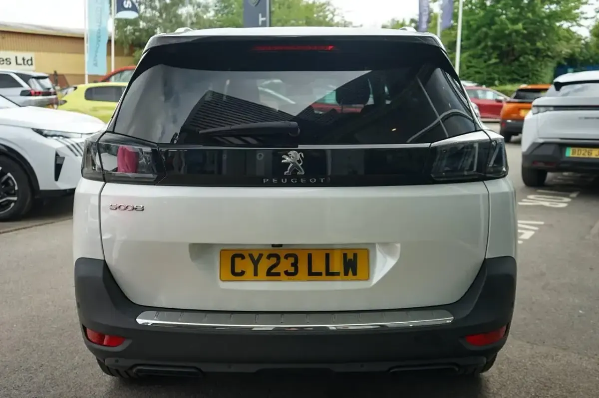 Used Peugeot 5008 Allure+ 130 HP (95 kW) 2023 White SUV