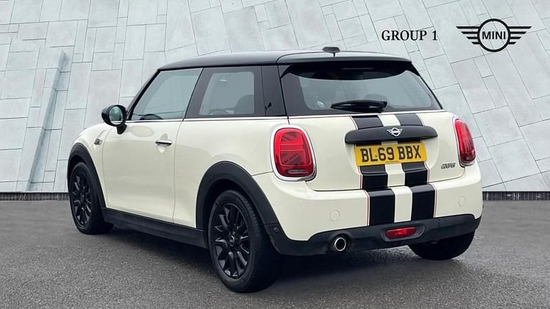 Usado Mini Cooper Classic 136 HP (100 kW) 2019 Branco Citadino