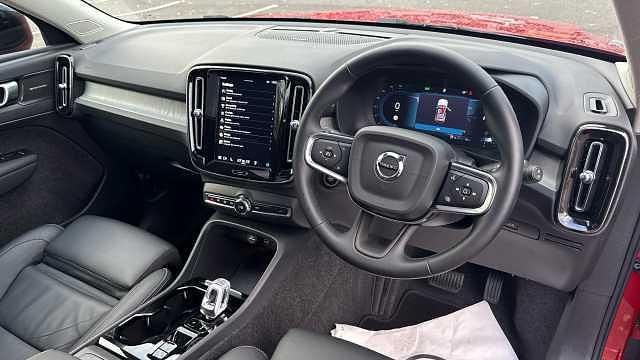 Used Volvo XC40 Ultra 197 HP (144 kW) 2025 Red SUV