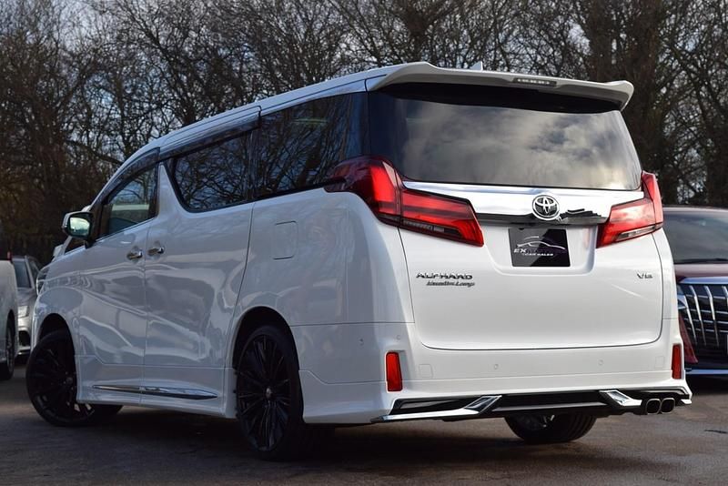 Second-hand Toyota Alphard Executive 2024 Alb Monovolum