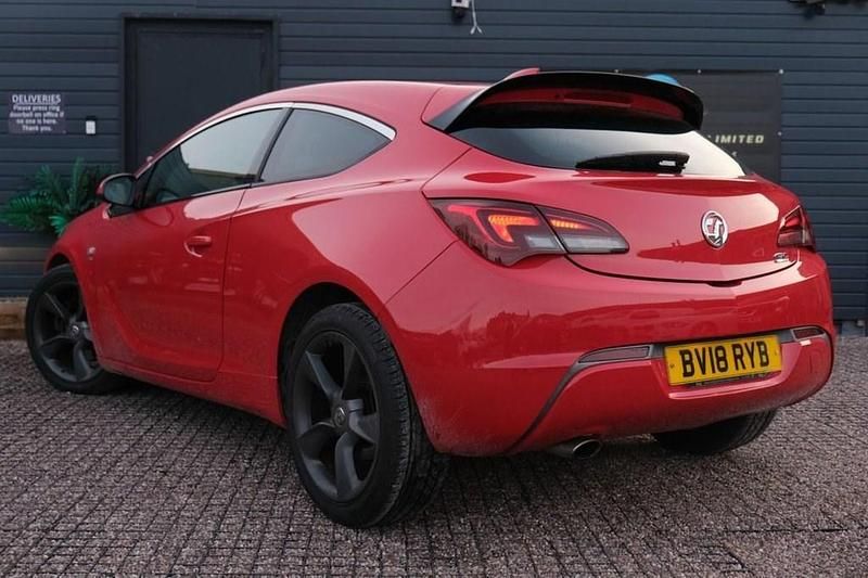 Used Vauxhall Astra GTC SRi 140 HP (102 kW) 2018 Red Hatchback