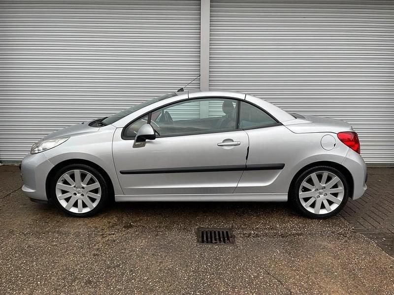 Used Peugeot 207 CC GT 120 HP (88 kW) 2007 Aluminium grey Cabriolet