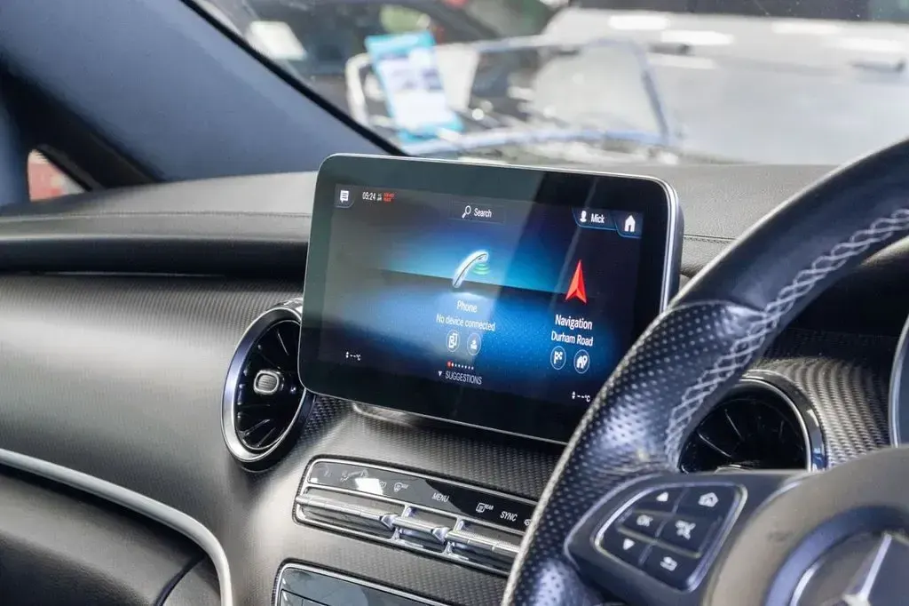 Usado Mercedes V220 AMG line 163 HP (119 kW) 2023 Prateado Monovolume