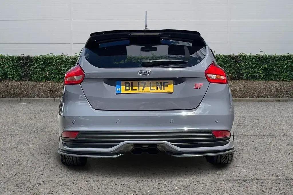 Used Ford Focus ST 250 HP (183 kW) 2017 Grey Hatchback