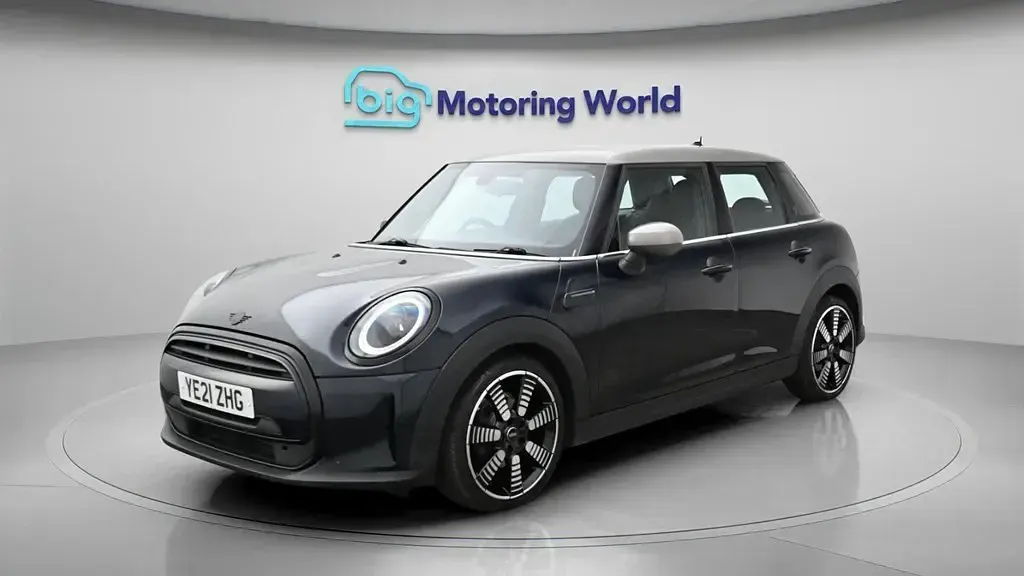Used Mini Cooper Exclusive 136 HP (100 kW) 2021 Black Hatchback