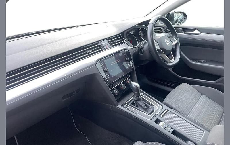 Used VW Passat SE 147 HP (108 kW) 2022 Black Estate