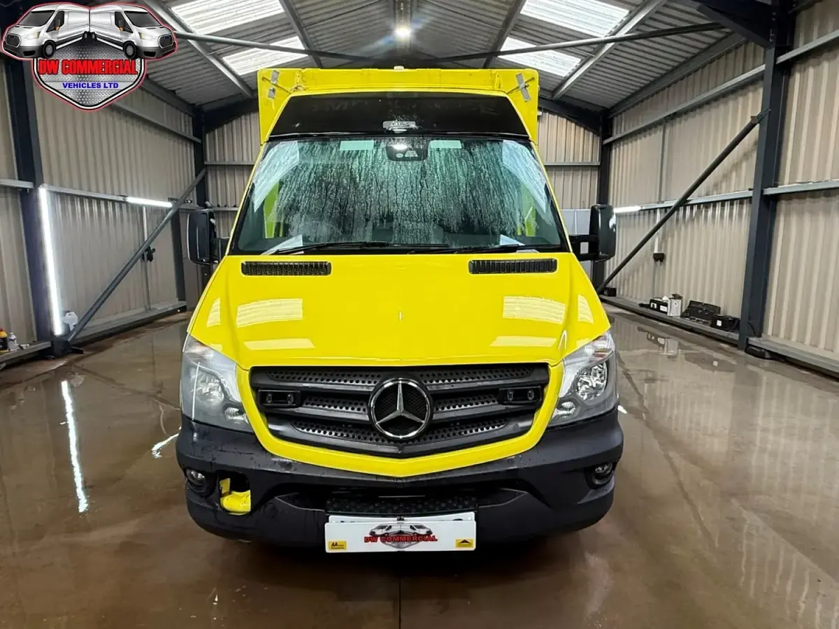 Used Mercedes Sprinter 190 HP (139 kW) 2018 Yellow Van