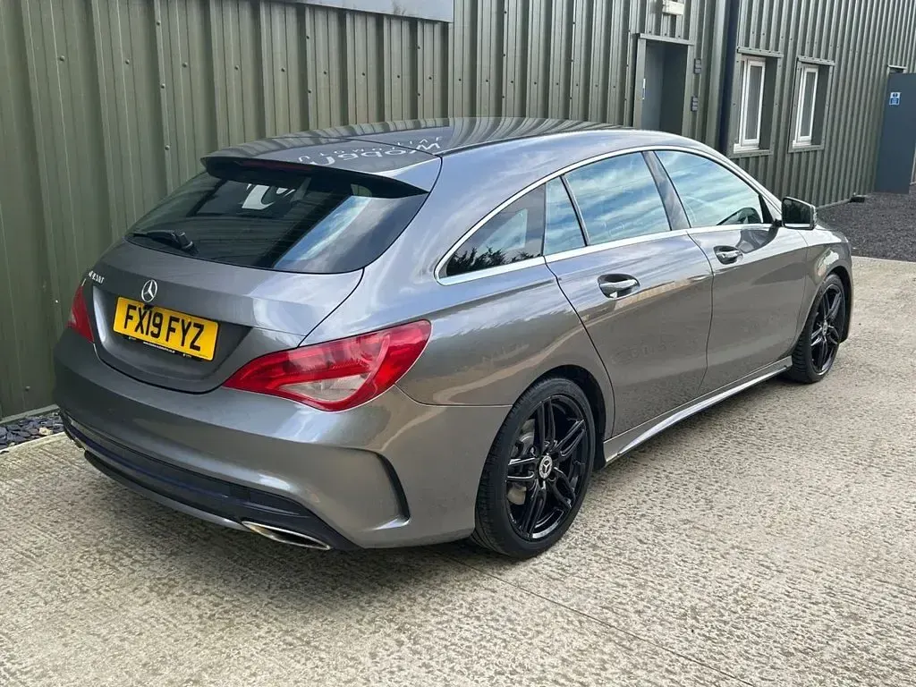 Usado Mercedes CLA200 Shooting Brake AMG line 2019 Cinzento Carrinha