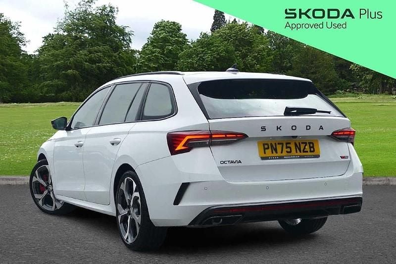 Używany Skoda Octavia vRS 265 KM (194 kW) 2025 Biały Kombi