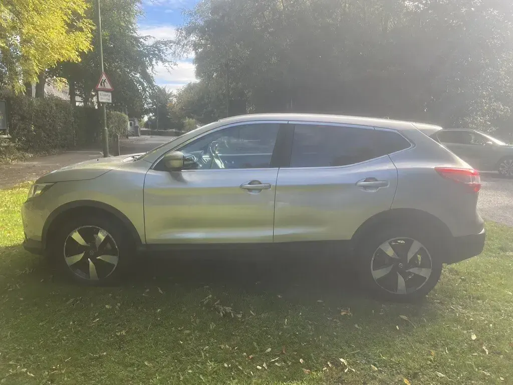 Used Nissan Qashqai N-TEC 110 HP (80 kW) 2015 Silver SUV