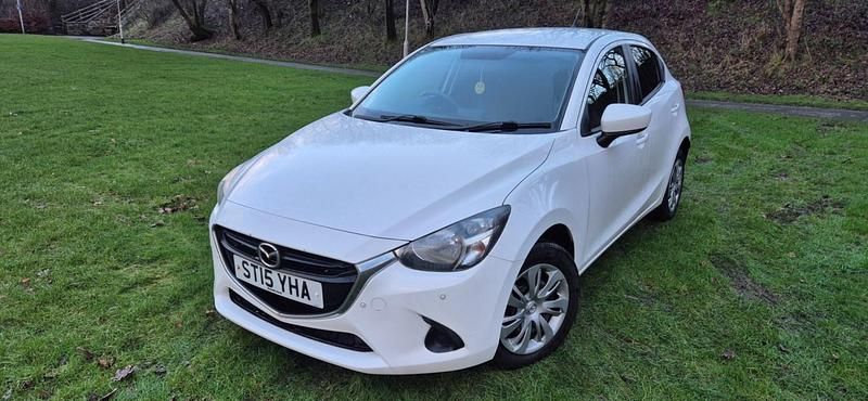 Used Mazda 2 2015 White Hatchback