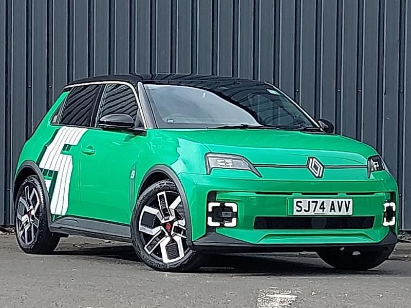Used Renault R5 Komfort 110 kW (150 HP) 2025 Green Hatchback