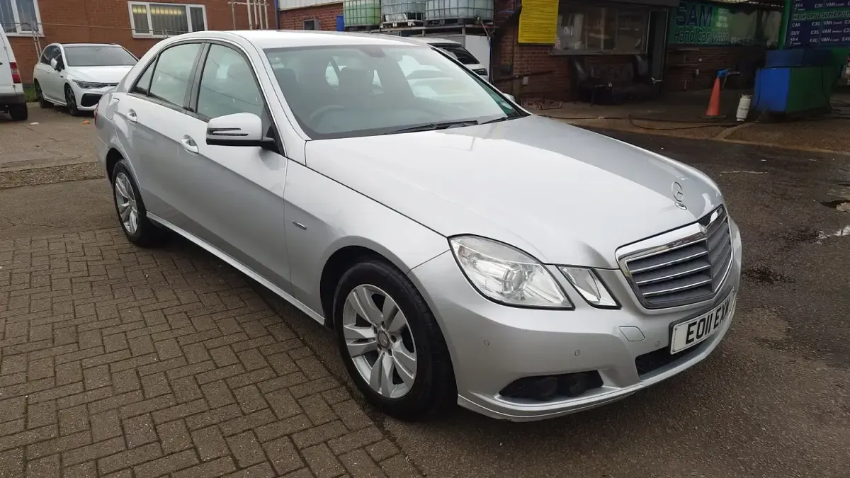 Used Mercedes E200 SE 2011 Silver Sedan