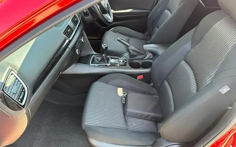 Used Mazda 3 120 HP (88 kW) 2015 Red Hatchback