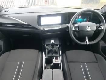 Begagnad Vauxhall Astra 130 HK (95 kW) 2025 Vit Halvkombi