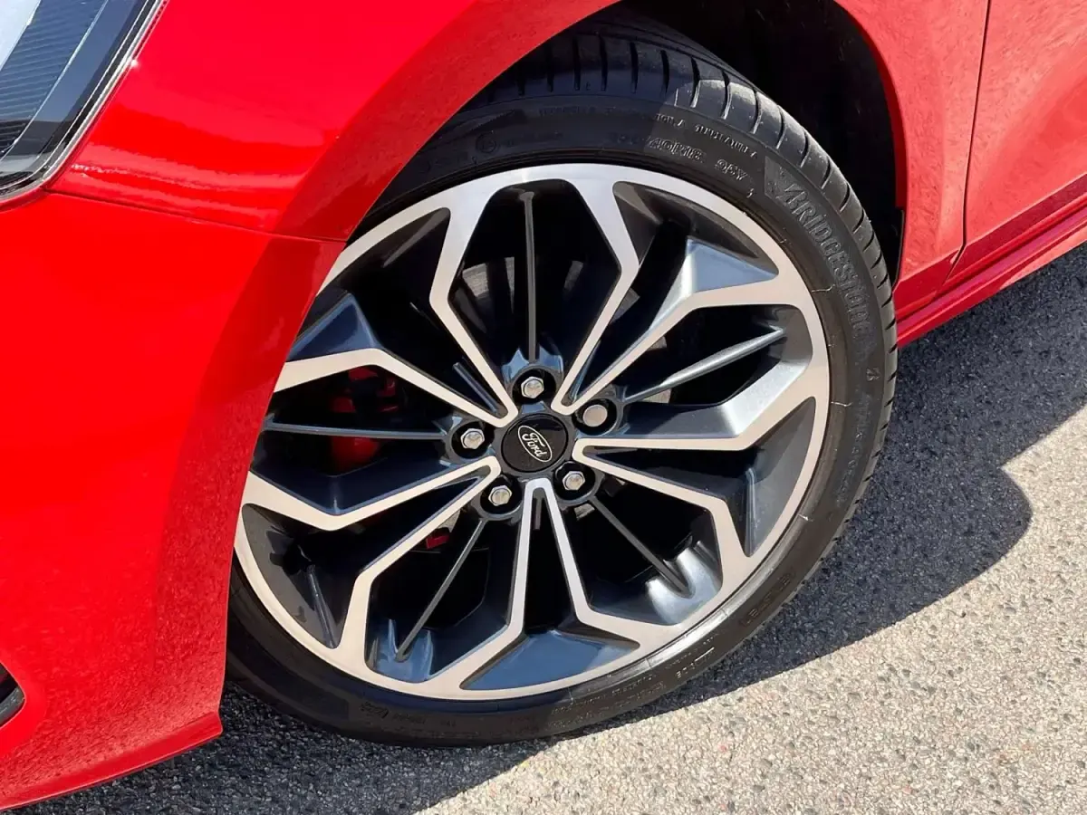 Używany Ford Focus ST-Line 2023 Czerwony Hatchback