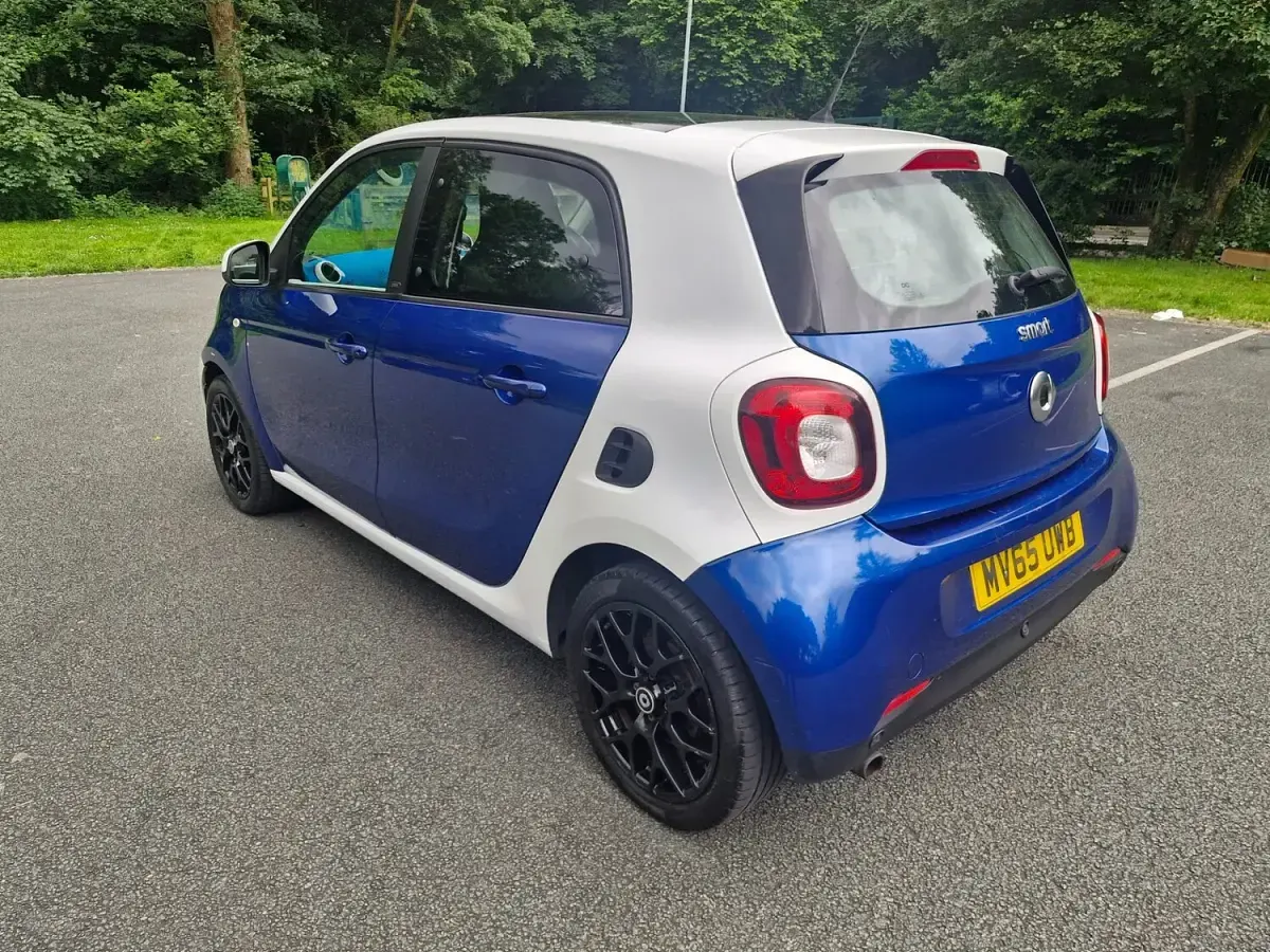 Used Smart ForFour Premium 71 HP (52 kW) 2015 Blue Hatchback