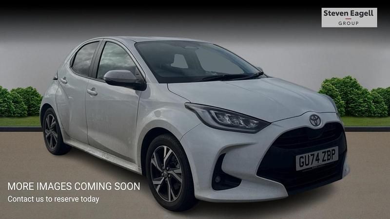 Used Toyota Yaris Hybrid Design 2024 White Hatchback