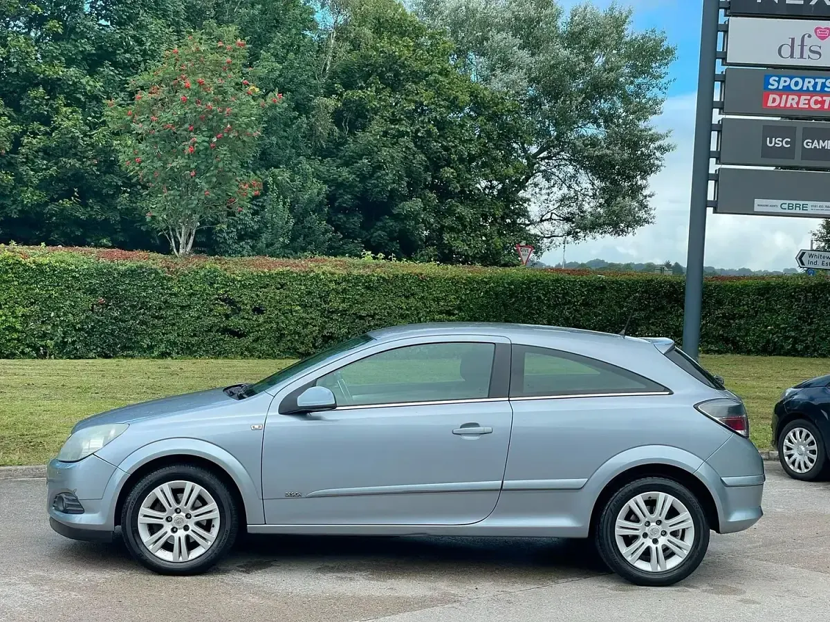 Used Vauxhall Astra Design Edition 2009 Silver Hatchback