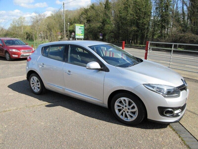 Silver Used 2014 Renault Mégane III Dynamique Hatchback | £5,295 (Fair price) - Image 1/4