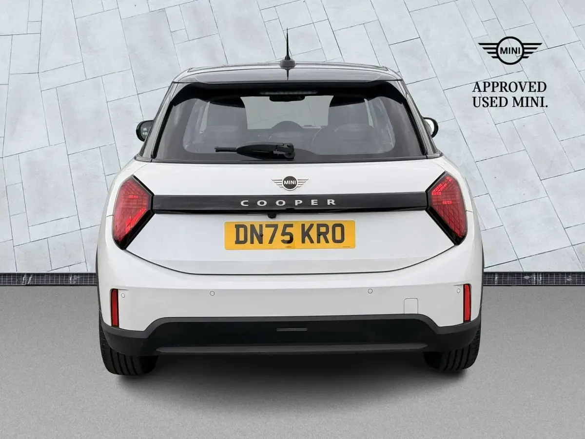 Używany Mini Cooper Hatch 113 kW (154 KM) 2025 Biały Hatchback