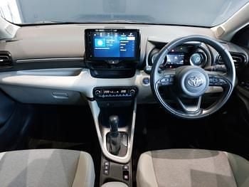 Used Toyota Yaris Hybrid 116 HP (85 kW) 2023 White Hatchback