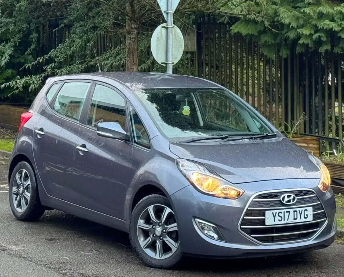 Usado Hyundai ix20 SE 125 CV (91 kW) 2017 Gris Utilitario