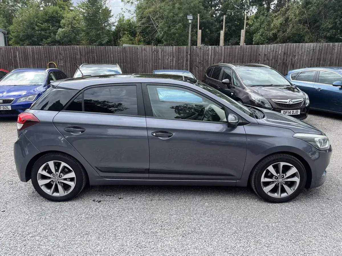 Used Hyundai i20 Premium SE 100 HP (73 kW) 2016 Grey Hatchback