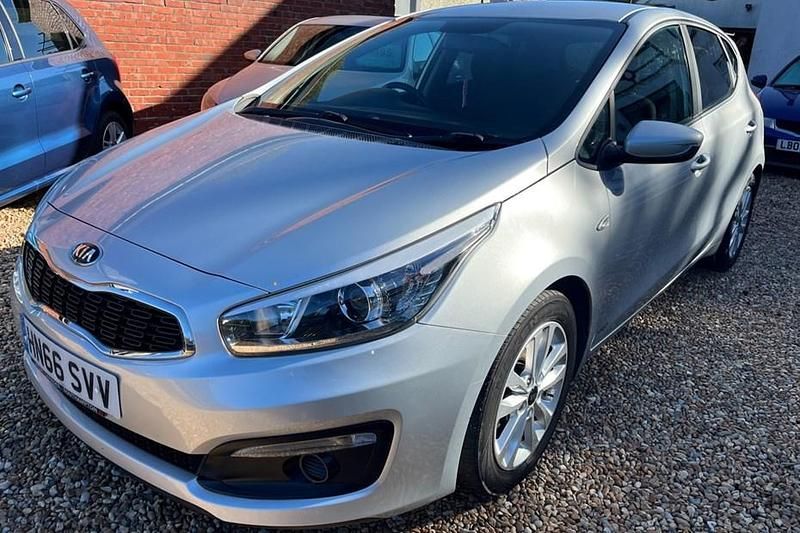 Silver Used 2016 Kia Ceed 2 Hatchback | £4,995 (Fair price) - Image 1/1