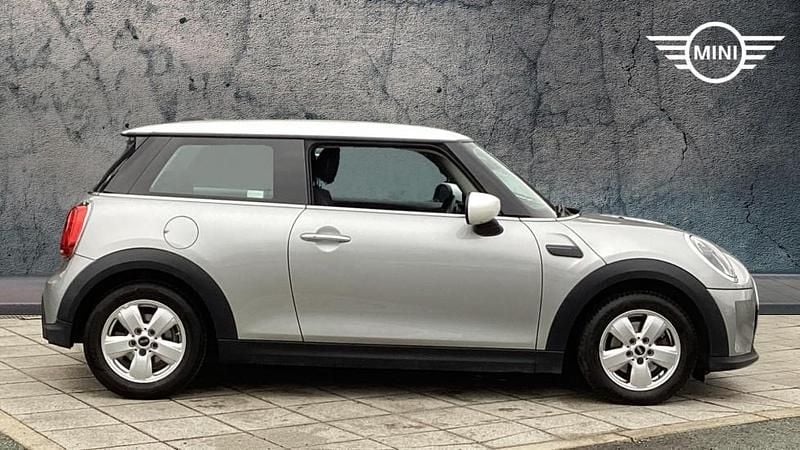 Begagnad Mini Cooper Classic 134 HK (98 kW) 2023 Silver Halvkombi