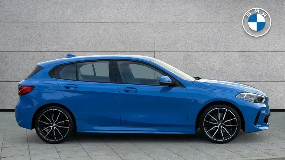 Gebraucht BMW 118 M Sport 134 PS (98 kW) 2021 Blau Kleinwagen