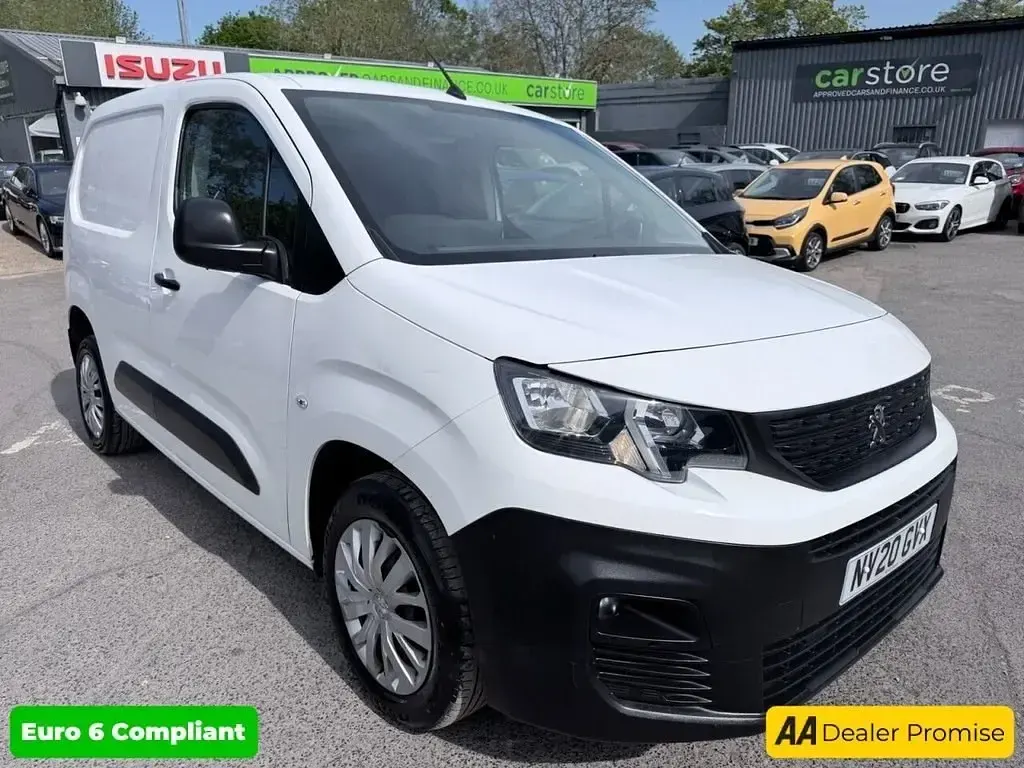 Begagnad Peugeot Partner 131 HK (96 kW) 2020 Vit Minibuss