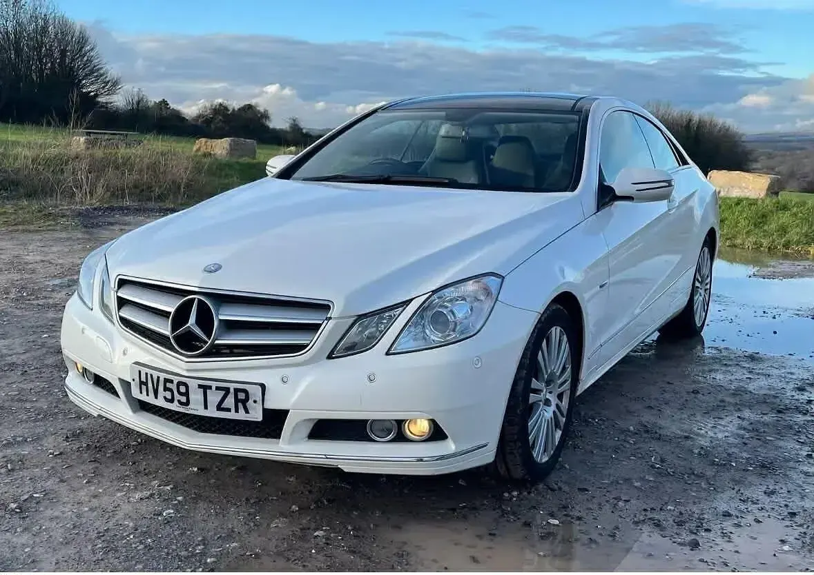 Usado Mercedes E250 SE 204 HP (150 kW) 2009 Branco Coupé