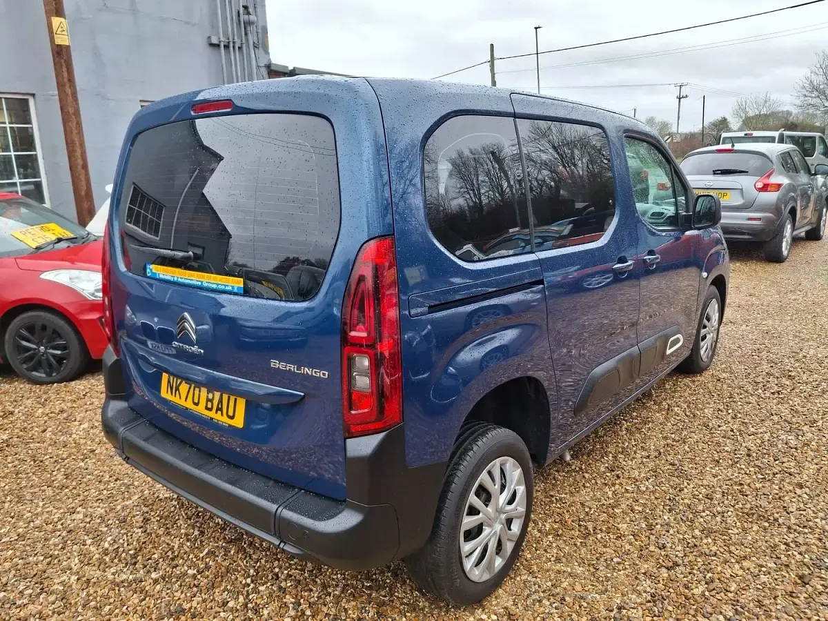 Used Citroën Berlingo Feel 101 HP (74 kW) 2020 Blue MPV