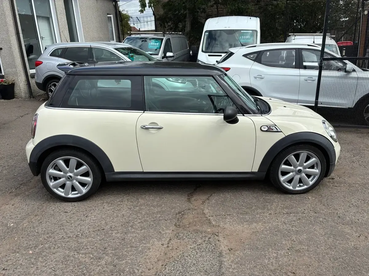 Used Mini Cooper S Hatch 175 HP (128 kW) 2010 White Hatchback