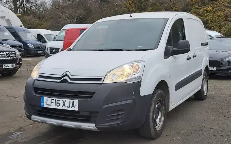 Used Citroën Berlingo XTR 90 HP (66 kW) 2016 White MPV