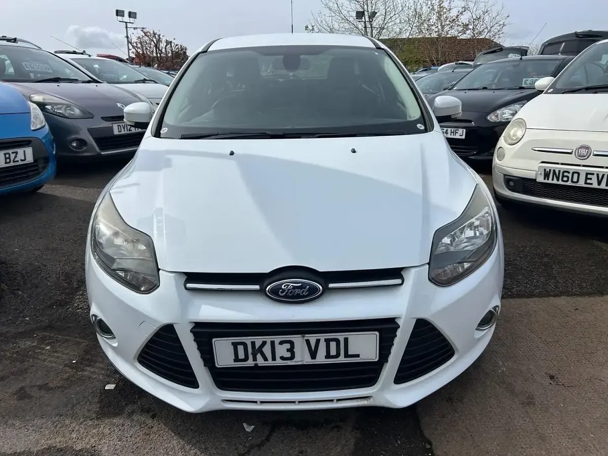 Used Ford Focus Zetec 2013 White Hatchback