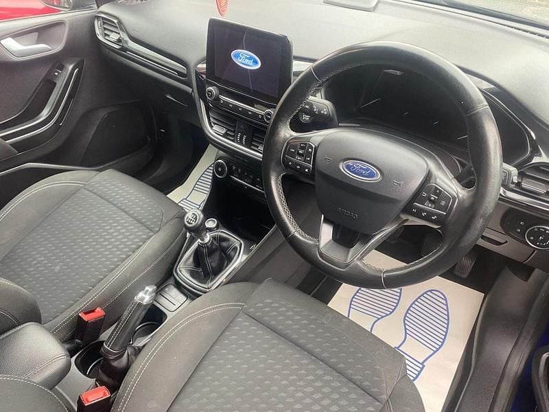 Begagnad Ford Fiesta Titanium 2017 Blå Halvkombi