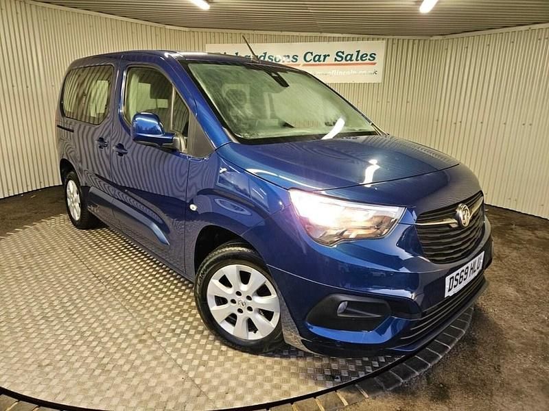 Blue Used 2019 Vauxhall Combo S MPV | £10,800 (Fair price) - Image 1/4