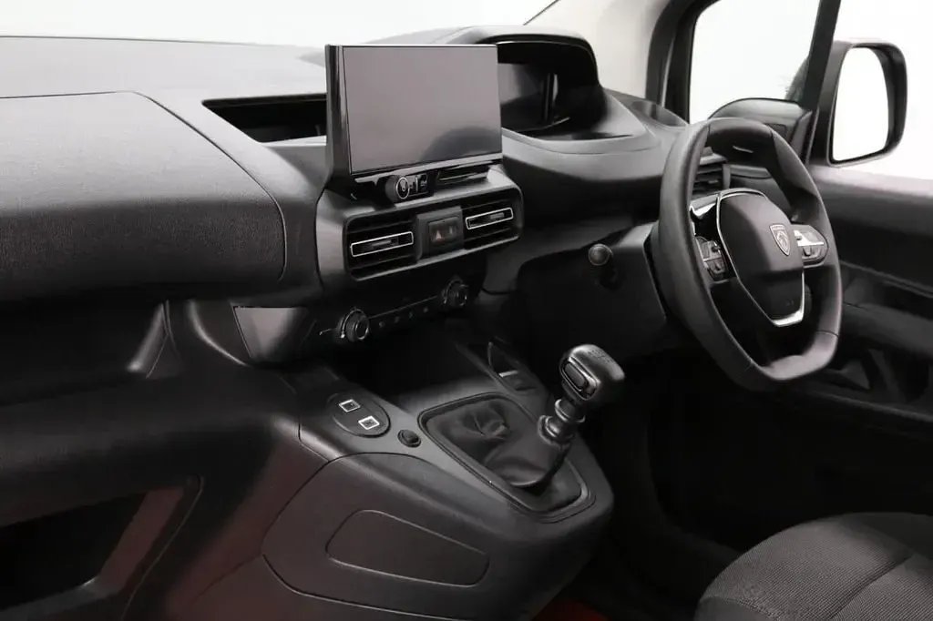 Second-hand Peugeot Partner 100 CP (73 kW) 2024 Alb Monovolum